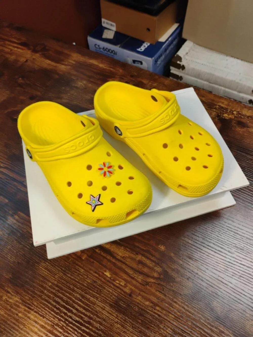 Crocs Classic Yellow Clogs Big Kids J3 With 2 Charms